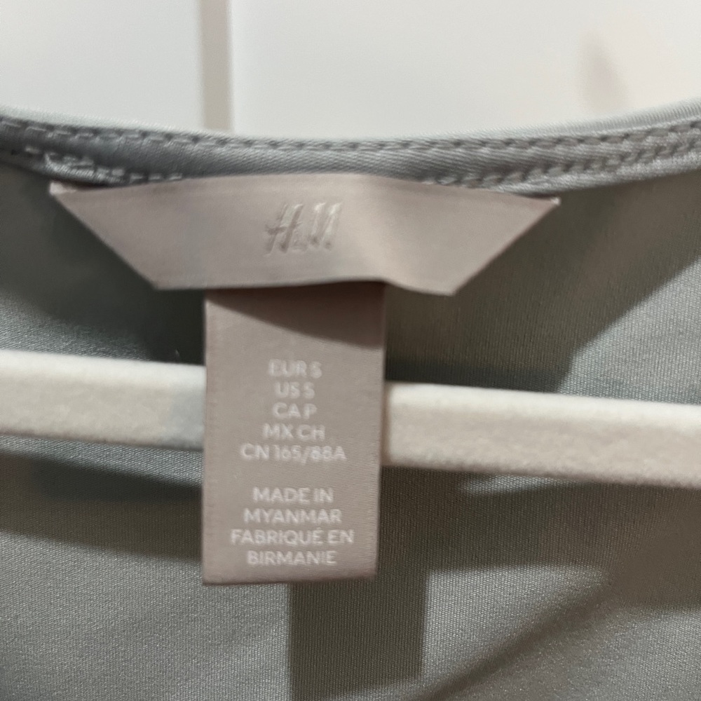 Small H&M Top - Picture 3 of 3